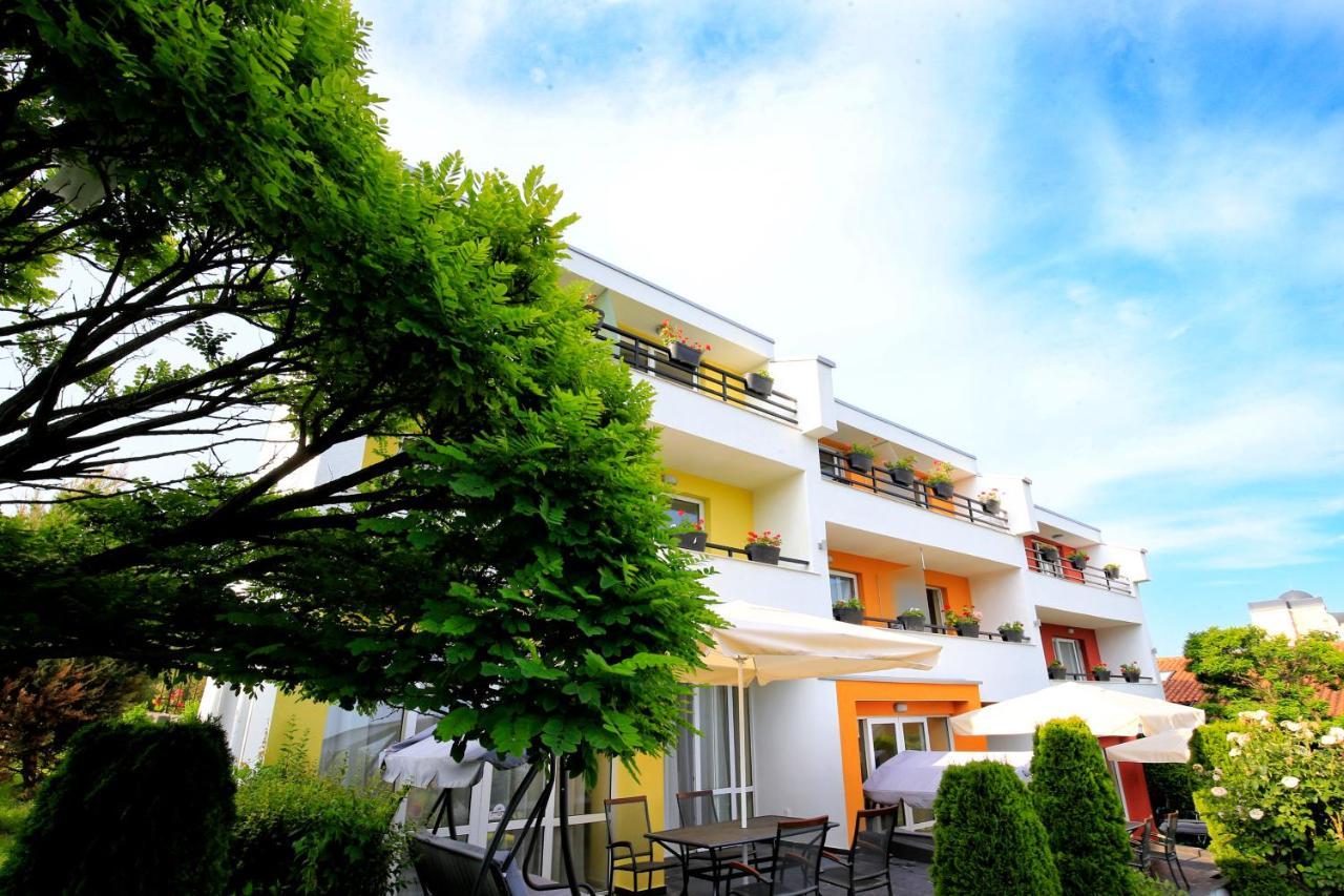 Stayinn Rainbow Houses Beachfront By Asteri Hotels Sunny Beach Exterior foto