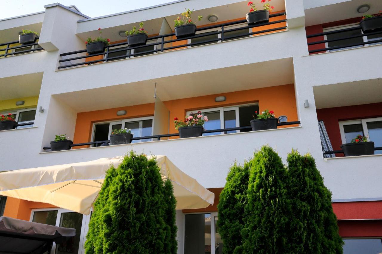 Stayinn Rainbow Houses Beachfront By Asteri Hotels Sunny Beach Exterior foto